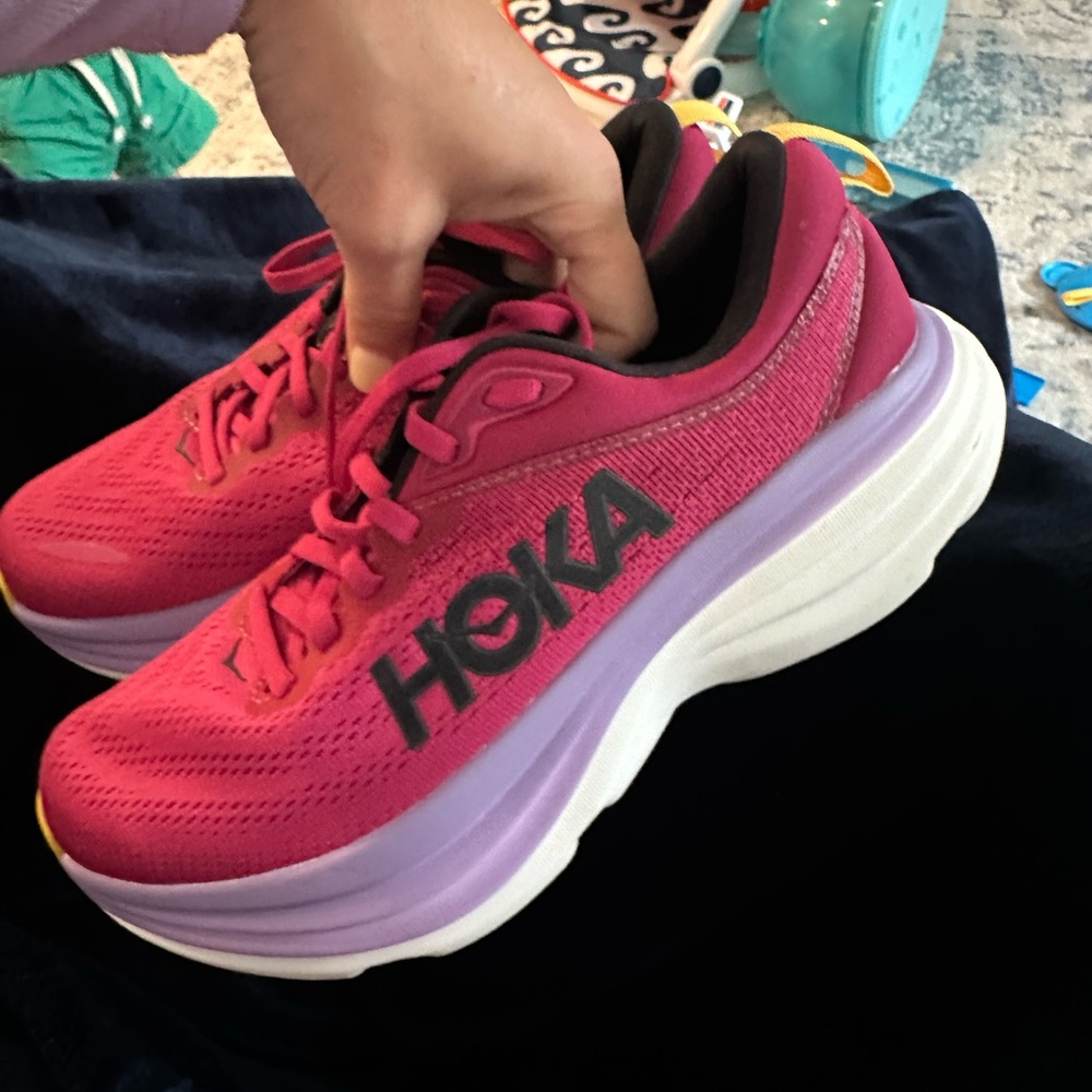One one HOKA